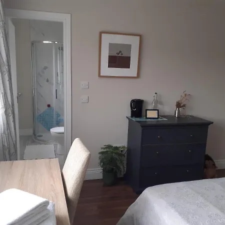 Ensuite At The Foot Of Mountains Homestay *